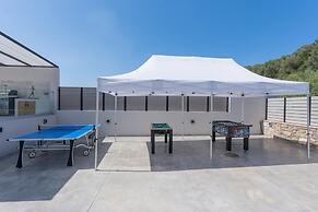 Luxurious Villa Micha - With 150m Pool