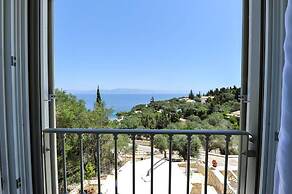 Apeiron II Villa - Sunny Modern Pool - Walk to Gaios