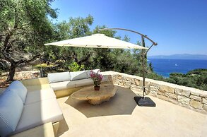 Apeiron II Villa - Sunny Modern Pool - Walk to Gaios