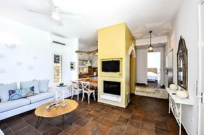 Apeiron II Villa - Sunny Modern Pool - Walk to Gaios
