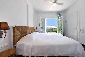 Apeiron II Villa - Sunny Modern Pool - Walk to Gaios