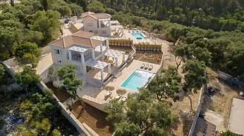 Tania Villa - Elegant 4 BR Villa With Private Pool