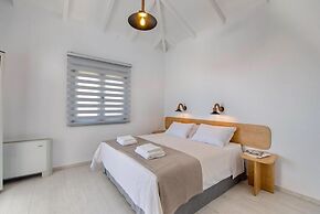 Tania Villa - Elegant 4 BR Villa With Private Pool