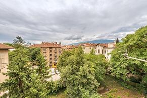 Beautiful Jewel in the TOP Centre