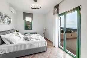 Villa Eagles - With Private Pool