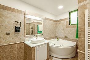 Villa Eagles - With Private Pool