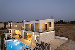 Dodici Luxury Villa - With Heated Pool