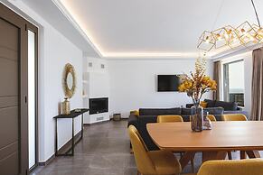 Dodici Luxury Villa - With Heated Pool