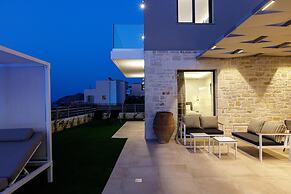 Dodici Luxury Villa - With Heated Pool