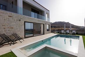 Dodici Luxury Villa - With Heated Pool