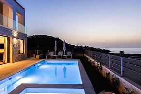 Dodici Luxury Villa - With Heated Pool