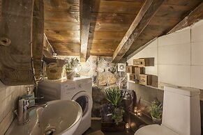 Dandy On The Hill 1 103 sq m Up to 7 People