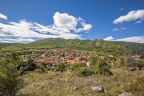 Dandy On The Hill 1 103 sq m Up to 7 People