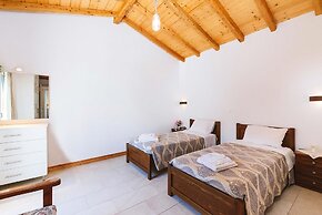 Aristea - 2 BR Villa Surrounded by Olive Groves