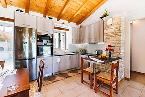 Aristea - 2 BR Villa Surrounded by Olive Groves