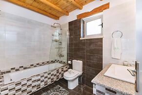 Aristea - 2 BR Villa Surrounded by Olive Groves