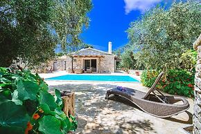 Aristea - 2 BR Villa Surrounded by Olive Groves