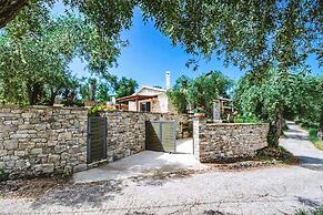 Aristea - 2 BR Villa Surrounded by Olive Groves