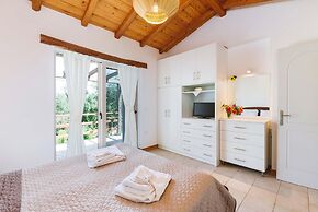 Aristea - 2 BR Villa Surrounded by Olive Groves