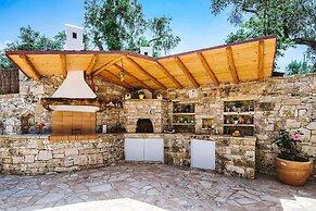 Aristea - 2 BR Villa Surrounded by Olive Groves