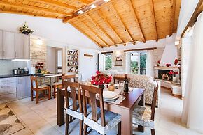 Aristea - 2 BR Villa Surrounded by Olive Groves