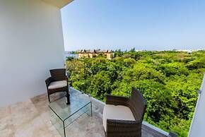 Dream Penthouse 2BR Steps to Beach Downtown Location