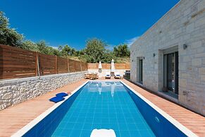 Villa Vera - With Private Heated Pool Jacuzzi