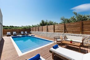 Villa Vera - With Private Heated Pool Jacuzzi