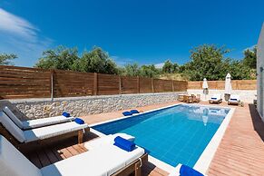 Villa Vera - With Private Heated Pool Jacuzzi