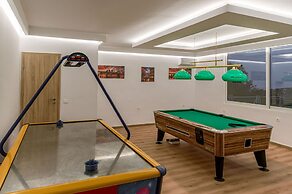 Luxury Villa Oasis 11 Bedrooms With Heated Pool