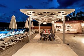 Luxury Villa Oasis 11 Bedrooms With Heated Pool