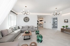 Luxury Villa Oasis 11 Bedrooms With Heated Pool