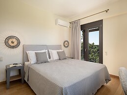 Villa Heora - The Floating Residence