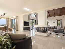 Villa Heora - The Floating Residence