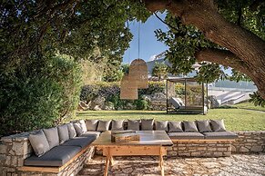 Villa Heora - The Floating Residence