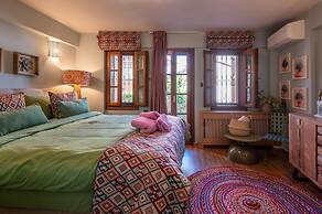 Dandyvillas Colorful Boutique House in Old Town Cozy Compact