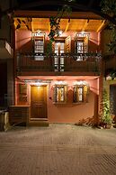 Dandyvillas Colorful Boutique House in Old Town Cozy Compact