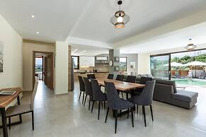 Villa Chnaris - Private Pool and Sauna