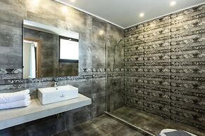 Villa Chnaris - Private Pool and Sauna