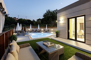 Villa Chnaris - Private Pool and Sauna