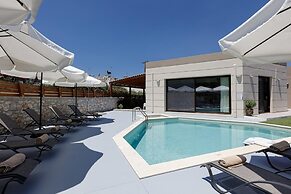 Villa Chnaris - Private Pool and Sauna
