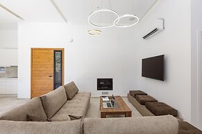 Mandana Villa - With Private Pool Jacuzzi