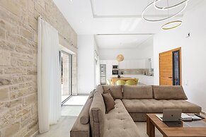 Mandana Villa - With Private Pool Jacuzzi