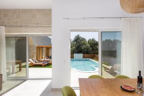 Mandana Villa - With Private Pool Jacuzzi