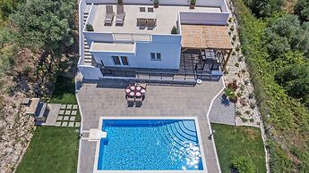 Villa Guinevere-with Private Pool