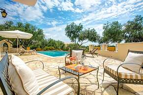 Kalliope Villa - Classic Modern With a Splash of Glam