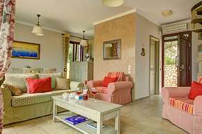 Kalliope Villa - Classic Modern With a Splash of Glam