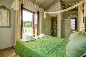 Kalliope Villa - Classic Modern With a Splash of Glam