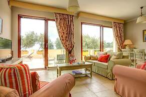 Kalliope Villa - Classic Modern With a Splash of Glam