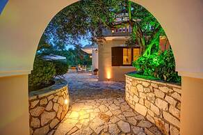 Anastasia Villa - Timeless Elegant Sanctuary With Panoramic Views